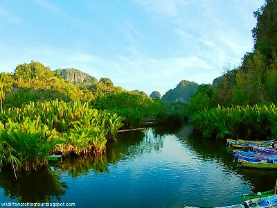 Pemandangan Sungai dan Pegunungan Karst di Ramang-Ramang - Sulawesi Selatan