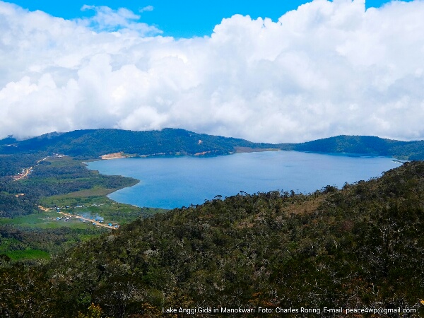 Foto Danau Anggi Gida (artinya: Danau Perempuan) di Kabupaten Pegunungan Arfak